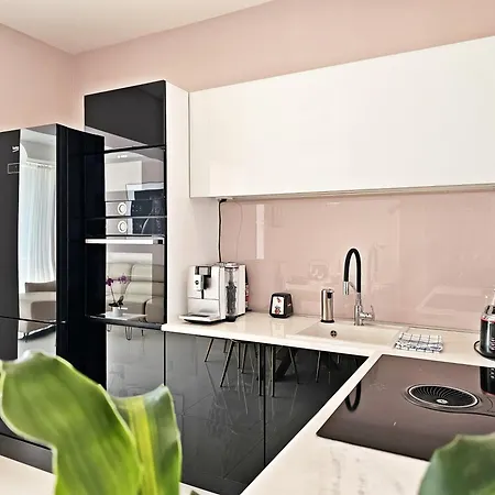 Panorama Penthouse - 5 Star With Roof Jacuzzi Apartment *